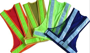 Gilet de sécurité haute visibilité réfléchissant avec éclairage LED <span class=keywords><strong>clignotant</strong></span> pour le travail, la moto et le cyclisme - Product Image 3