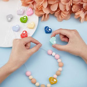 <span class=keywords><strong>Perles</strong></span> en silicone de qualité alimentaire en vrac pour sucettes de bébé, <span class=keywords><strong>perles</strong></span> de dentition double face avec <span class=keywords><strong>lettres</strong></span> DAD MOM, multicolores, pour la vente en gros - Product Image 1