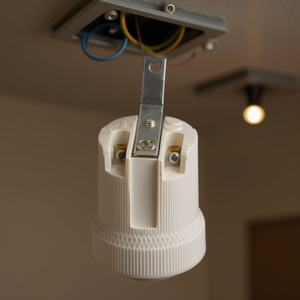 Douille de lampe E27 en porcelaine avec base à vis en métal pour luminaires - Product Image 3