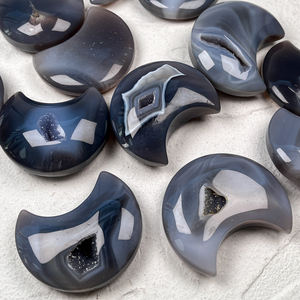 <span class=keywords><strong>Luna</strong></span> <span class=keywords><strong>de</strong></span> ágata gris pulida Natural 100% con tallas <span class=keywords><strong>de</strong></span> cristal Natural mareado, Ágata gris <span class=keywords><strong>de</strong></span> cuarzo, <span class=keywords><strong>Luna</strong></span> excavada <span class=keywords><strong>de</strong></span> cristal Gua Sha - Product Image 1
