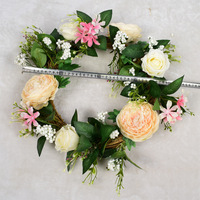 Couronne de porte d'entrée 1 pièce, fleurs en soie de haute qualité, durables, décoratives pour Noël et mariage, à suspendre