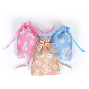 Yiwu กระเป๋าผ้าป่านลายดอกเดซี่มีเชือกผูกปากถุงใส่เครื่องประดับถุงใส่ของขวัญสำหรับตกแต่งเทศกาลคริสต์มาส - Product Image 3