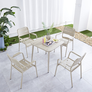 Mesa <span class=keywords><strong>de</strong></span> centro cuadrada <span class=keywords><strong>de</strong></span> aluminio <span class=keywords><strong>para</strong></span> <span class=keywords><strong>terraza</strong></span> moderna <span class=keywords><strong>de</strong></span> 5 piezas <span class=keywords><strong>y</strong></span> silla apilable juego <span class=keywords><strong>de</strong></span> comedor <span class=keywords><strong>de</strong></span> jardín <span class=keywords><strong>para</strong></span> <span class=keywords><strong>restaurante</strong></span> al aire libre - Product Image 2