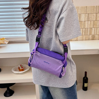 Nouveau sac à bandoulière/sac travers léger et grande capacité pour homme, en nylon uni, style Dopamine, avec fermeture éclair et doublure en polyester – Polyvalent