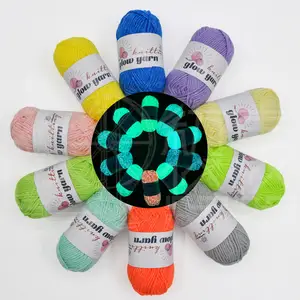 Brilho luminoso no escuro Fio de crochê Knitting Yarn 10 Pack Hand Knitting yarn Linha luminosa Cada 30g Colorido para o Natal