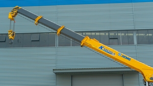 Camión Grúa Dongfeng con Motor Diésel RHD de Marca China Famosa, con Caja de Carga y Pluma Telescópica Hidráulica de Elevación de 10-15 Toneladas - Product Image 6