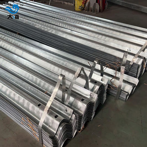Barrière de sécurité routière GOST (unilatérale) à console rigide KZH en acier galvanisé à chaud H1W2, protection anti-impact ASTM M50 pour la Russie - Product Image 6