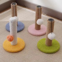 Griffoir moderne en sisal écologique à colonne unique avec boule suspendue pour chat, idéal pour l'intérieur