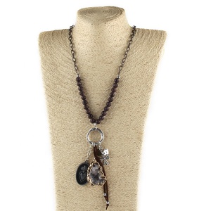 Set di Due Collane Vintage Personalizzate per Donna, Catena <span class=keywords><strong>Rosario</strong></span> in Bronzo con Gemme, Pendente a Forma di Lupo, Foglia e <span class=keywords><strong>Albero</strong></span> con Drusa - Product Image 3