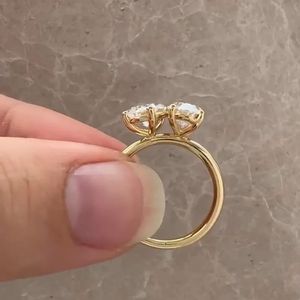 Anillo Toi et Moi con Diamante Cultivado en Laboratorio de 3CT, Oro de 14K, Estilo Pera Ovalada, Joyería Fina de Lujo, Anillo de Compromiso Elegante para Mujer - Product Image 2