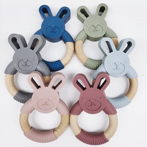 Baby Teether Yilinxing Factory Shipped High Quality BaBy Easy To Hold Cute Animal Shape Wood Teether Rabbit For Bunny Teether Toy