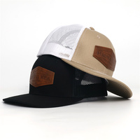 Casquette Trucker 6 Panneaux à Prix de Gros avec Patch en Cuir et Visière Courbe en Maille Blanche pour Hommes