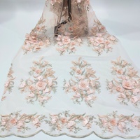 Charmant tissu de dentelle de tulle de broderie de fleur 3D avec des perles pour la robe de défilé de mode LT21891