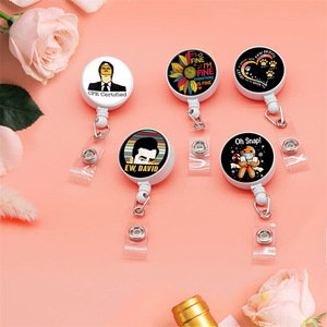 Clips para credenciales bonitos y divertidos con tiradores, diseños de flores, etiquetas retráctiles con diseños de dibujos animados de médicos/profesores/personal, regalos decorativos. - Product Image 5