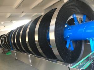 Endüstriyel Taşıma Sistemi Karbon Çelik Malzeme Helis Esnek Vidalı Konveyör Elma Ezmesi Şişeleri Teslimatı İçin - Product Image 5