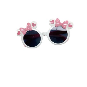 Bonitas <span class=keywords><strong>gafas</strong></span> <span class=keywords><strong>de</strong></span> <span class=keywords><strong>sol</strong></span> <span class=keywords><strong>de</strong></span> moda para niños dibujos animados forma cóncava bebé viaje UV sombrilla <span class=keywords><strong>gafas</strong></span> para niños - Product Image 5