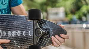 Camions de planche à roulettes <span class=keywords><strong>en</strong></span> alliage d'aluminium à ressort durable Aztron pour le surf et l'utilisation <span class=keywords><strong>en</strong></span> plein air Silver <span class=keywords><strong>Carver</strong></span> - Product Image 6