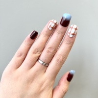 24 pièces de faux ongles en acrylique ABS de luxe, forme amande, semi-artisanaux, fabriqués à la machine, nouveau design carré court et simple, à presser sur les doigts