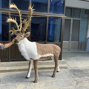 Decorazioni natalizie all'aperto grandi giocattoli animali ornamento di renne a grandezza naturale