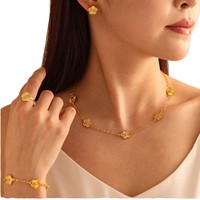 Parure de bijoux trèfle porte-bonheur en acier inoxydable plaqué or léger pour femme : collier, bracelet, bague et boucles d'oreilles pour soirée