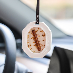 น้ำหอมปรับอากาศเซรามิกแบบแขวน Aromalife กลิ่นหอมธรรมชาติสำหรับรถยนต์ ดีไซน์หรูหรา ใช้งานได้นาน 6 เดือน - Product Image 4