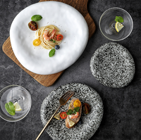 Japanischer Kreativer Unregelmäßiger Keramik-Essteller Kreativer Einfacher Weißer Teller für Zuhause und Restaurant
