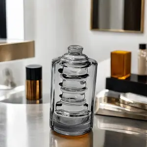 新しいデザインのカスタム詰め替え可能なアトマイザースプレー香水瓶75mlリサイクル可能な空の香水長方形ガラスボトル