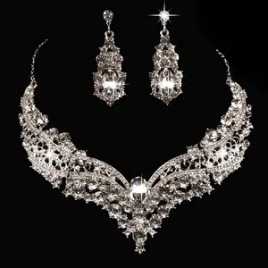 Qushine тренд Свадебная бижутерия белый крупными кристаллами и искусственными бриллиантами Из Биб массивное ожерелье серьги комплект ювелирных изделий