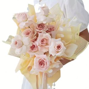 กระดาษห่อดอกไม้ลายจุดสีรุ้ง  ชิ้นเล็กๆ ของความรัก  บรรจุภัณฑ์ดอกไม้แบบศิลปะ  กระดาษห่อแบบกันน้ำ - Product Image 5