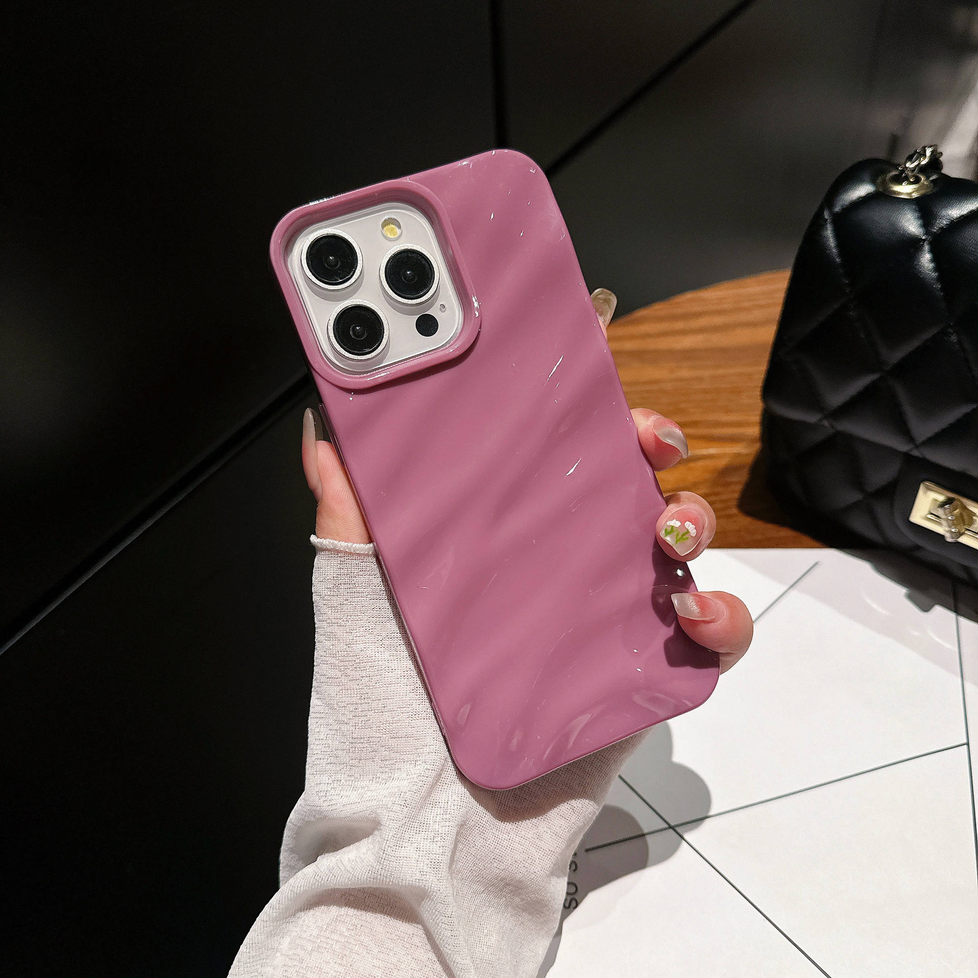 สีม่วงแดง