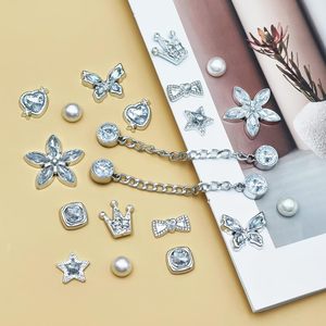 Breloques décoratives pour chaussures en plastique, motifs papillon et fleur, ornées de strass étincelants et de perles, pour femmes, idéales pour les fêtes - Product Image 3