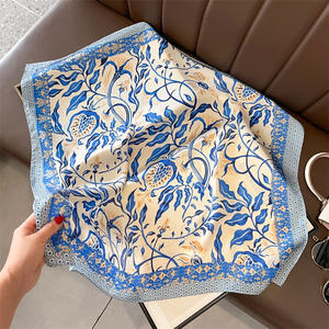 Eleganter <span class=keywords><strong>Off</strong></span>-<span class=keywords><strong>White</strong></span> Satin-Seidenschal mit geometrischem griechischem Schlüsselmuster, 50 cm quadratisches Kopftuch für Damen - Product Image 2