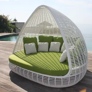 Modernes Luxushotel Becken Outdoor-Schlafsofa Villa Patio Garten Aluminiumrahmen Kissen Rattan Outdoor-Daybed mit Vordach
