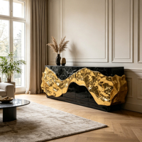 Buffet 4 portes en fibre de verre noir brillant avec panneau sculpté à effet vague or martelé liquide pour une décoration d'entrée moderne et luxueuse