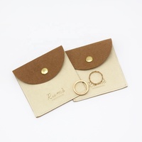 Emballage de bijoux personnalisé, sac à poussière avec bouton en métal, petite enveloppe matelassée en microfibre, boucle d'oreille, collier, emballage de bijoux, pochette