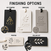 Étiquettes volantes en papier gaufré APEX Factory, logo personnalisé, conception de marque, OEM ODM, étiquettes de luxe pour vêtements et sacs, vente en gros
