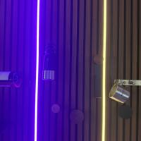 Panneaux acoustiques de luxe bande lumineuse LED pour décoration murale panneaux muraux lamelles de panneau de bois intérieur 2400mm