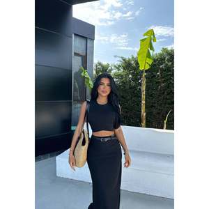 Ensemble deux pièces noir Bianca XS : Haut et short sport au-dessus du genou en tissu côtelé pour l'automne - Product Image 3