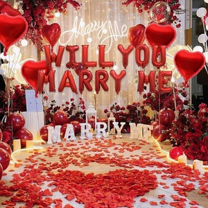Globos de 16 Pulgadas con la Frase '¿Te Casas Conmigo?' con Pétalos de Rosa, Globos de Aluminio en Forma de Corazón para Pedidas de Mano y Bodas - Product Image 3