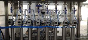 Máquina automática de llenado de líquido para limpiaparabrisas Línea de producción de espuma de detergente - Product Image 6