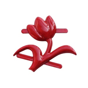 Nhà Máy Trực Tiếp Kim Loại Túi Phụ Kiện Tag Flower Shape Trống Logo Kim Loại Men Tấm Biểu Tượng Với Pins - Product Image 1