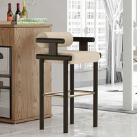 Tabouret haut moderne de style nordique Design industriel de luxe Cadre en métal Matériau PU Nouvelle chaise de bar populaire pour la cuisine Utilisation de la réception