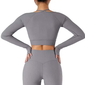 Ensemble de yoga 2 pièces pour femmes, manches longues, de haute qualité, style nouveau, tenue de sport pour la salle de sport, short de sport, ensemble de yoga pour femmes - Product Image 3