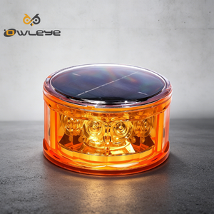 Balise solaire à base magnétique puissante, indice de protection IP66, ABS/PC, visibilité 1000 m, lumière d'avertissement de circulation blanche pour camions et engins lourds - Product Image 1