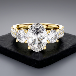 Bague de fiançailles en or massif avec diamant de laboratoire ovale de 2,00 carats, style vintage, trois pierres, bijoux fins, sur mesure, cadeau pour femme - Product Image 1