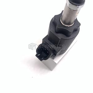 Vanne solénoïde Senwitt 14616529 pour pompe de ventilateur de refroidissement hydraulique d'excavatrice - Product Image 1