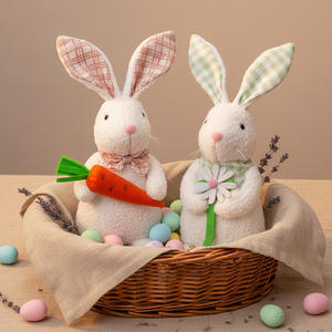 مجموعة ديكور أرنب عيد الفصح المصنوعة من القطيفة البيضاء مع جزء من الجزر والزهور لتزيين طاولة المنزل في فصل الربيع - Product Image 3
