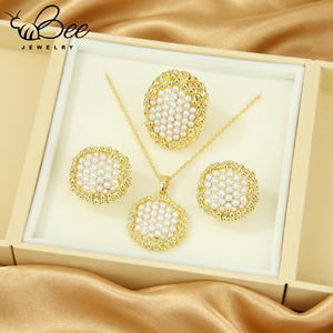 Ensemble de bijoux vintage chic plaqué or 14 carats avec perles blanches, collier, boucles d'oreilles et bagues en cuivre pour femme - Product Image 2