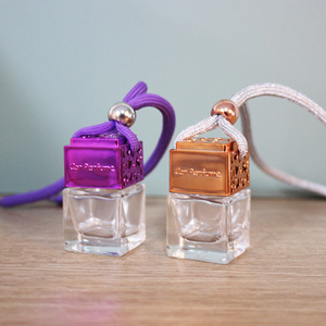 In Voorraad 8Ml Lege Parfumflesjes Voor Auto Decoratieve Opknoping Glazen Auto Diffuser Fles Met Holle Gesneden Design Dop - Product Image 5