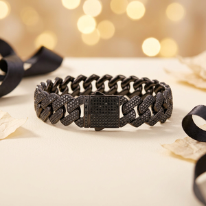 สร้อยข้อมือแบบ Cuban Link ประดับเพชรโมอิสซาไนต์ขนาด 18 มม. ทรงกลมเจียระไนแบบ Brilliant Cut สำหรับผู้ชาย สีทอง โทนสีทอง ทำจากเงินแท้ 925 ดีไซน์หรูหรา ประดับด้วยกรอบแบบ Claw Setting - Product Image 2